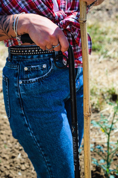 Dettaglio del manico del Piantacanne TechOrto, impugnatura ergonomica