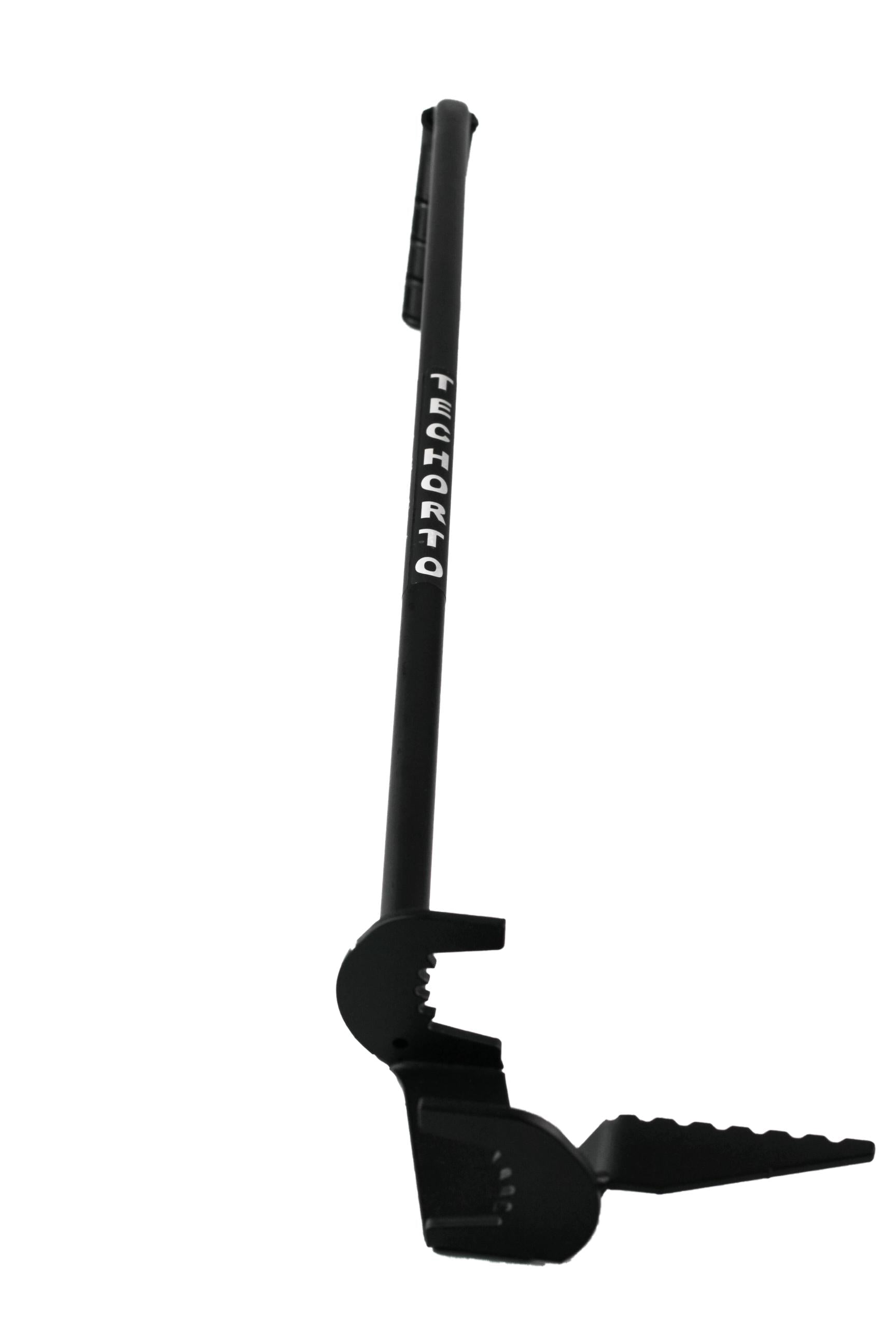 Piantacanne TechOrto in metallo robusto per piantare tutori nell’orto senza piegarsi.