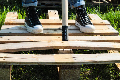 Sbancalatore TechOrto in azione su pallet di legno, recupero assi senza danni